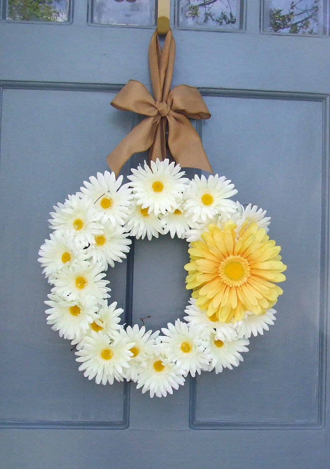 White and Yellow Daisy Wreath