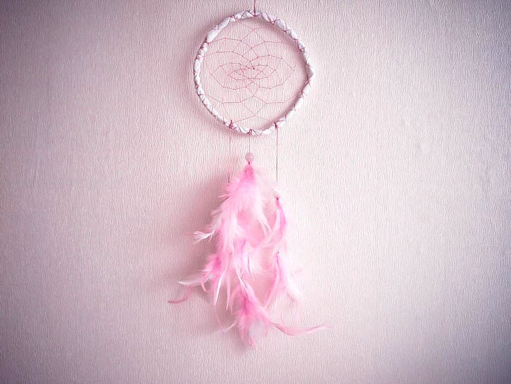 Dream Catcher - Roze Light - With Pure Roze and White Feathers, White Frame, Roze Nett - Home Decor, Mobile