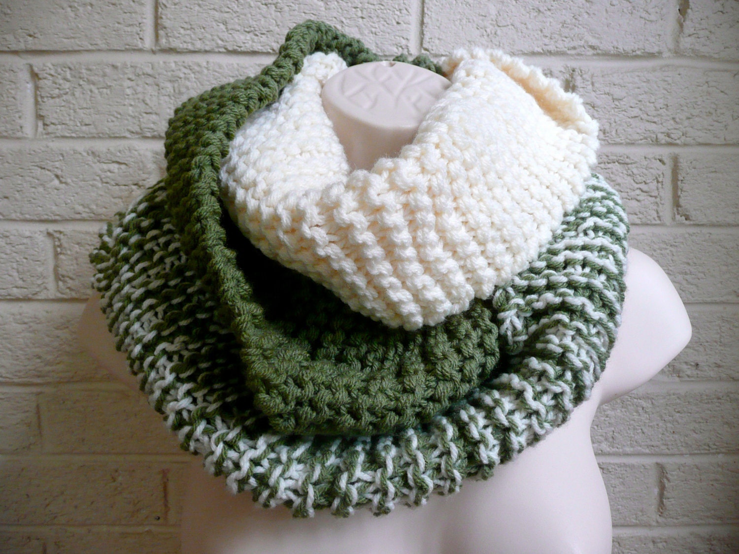 Colorblock moss green infinity cowl
