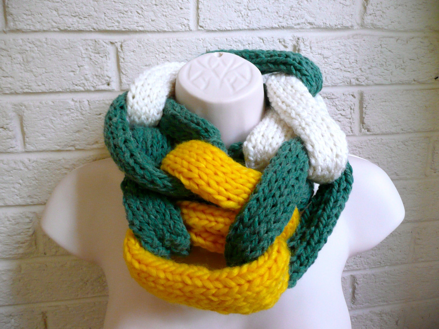 Cream, Green, and Golden Chain Link Cowl