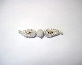 Vintage cream frog closure with beads