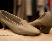1950s 1960s heeled shoes size 8 8 1/2 with Stud Detail 