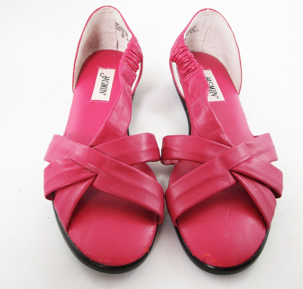 SALE vtg 1980s fuschia, hot pink MINIMALIST sandals. Hardly worn. Womens Size 6. Jil Sander style.