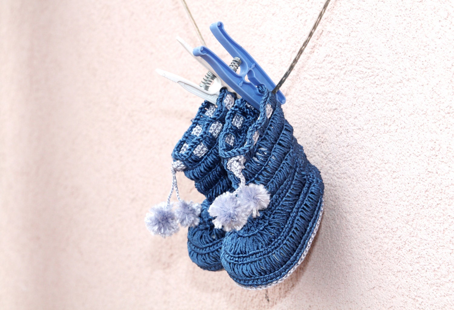 Crochet Pattern. This is a PATTERN for crocheted baby's bootees - summer boots. Blue.