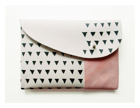 MIXED CLUTCH """ white and pink leather with black triangles