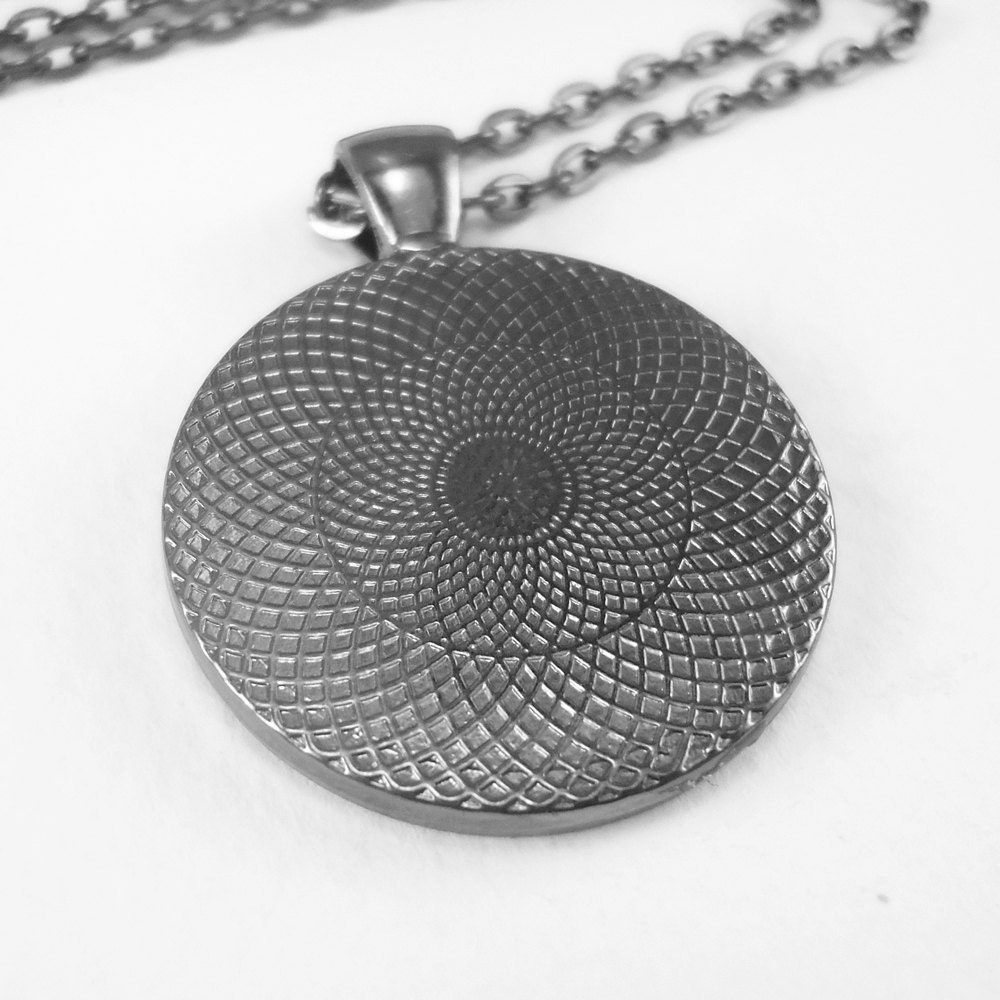 Full Moon Necklace In Gunmetal Black (0439G1IN)
