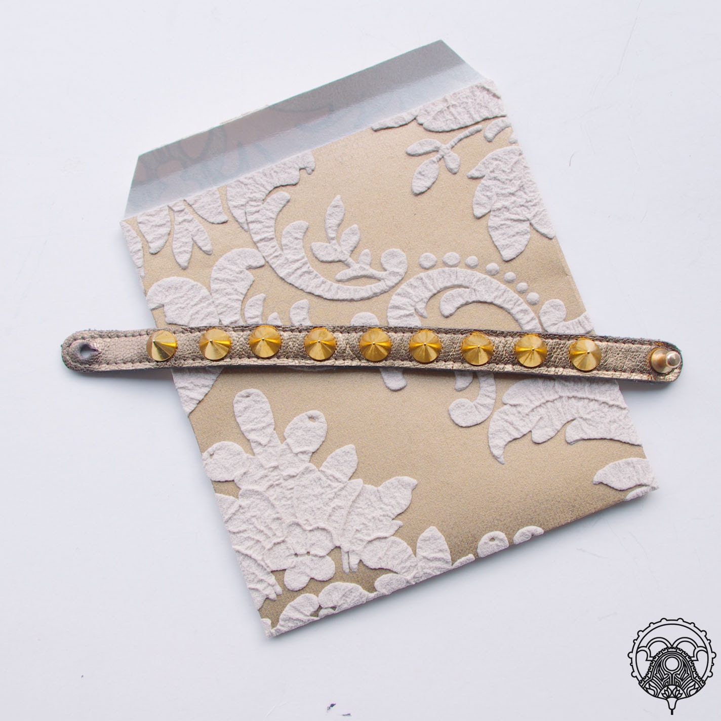 Shiny bronze leather spiked bracelet