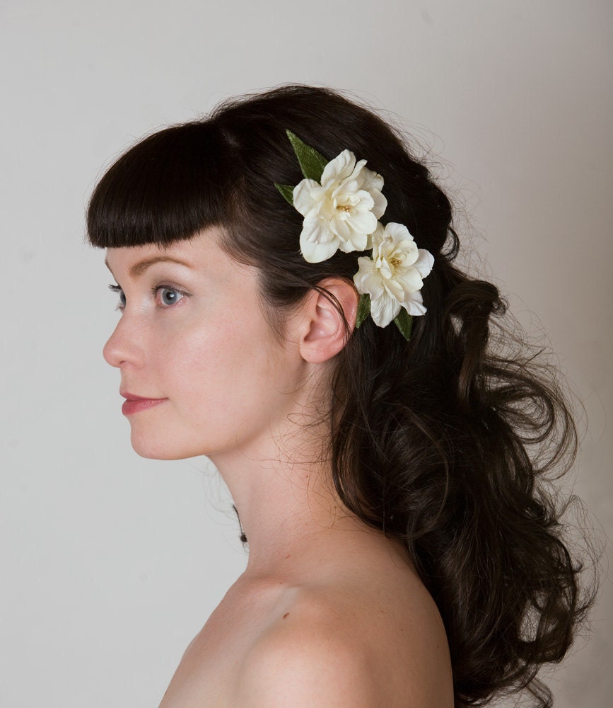 Bohemian Flower Hair Clips, Fascinator - Ivory with Gold Centers & Green Velvet Leaves - Bridal, Summer Wedding
