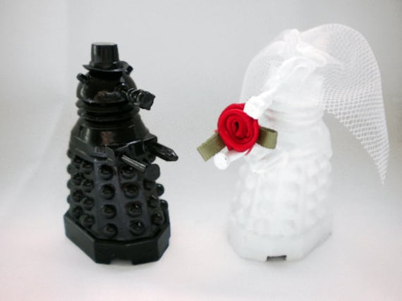 Reserved for Thomas - Doctor Who Wedding Cake Toppers, Dalek Bride and Groom