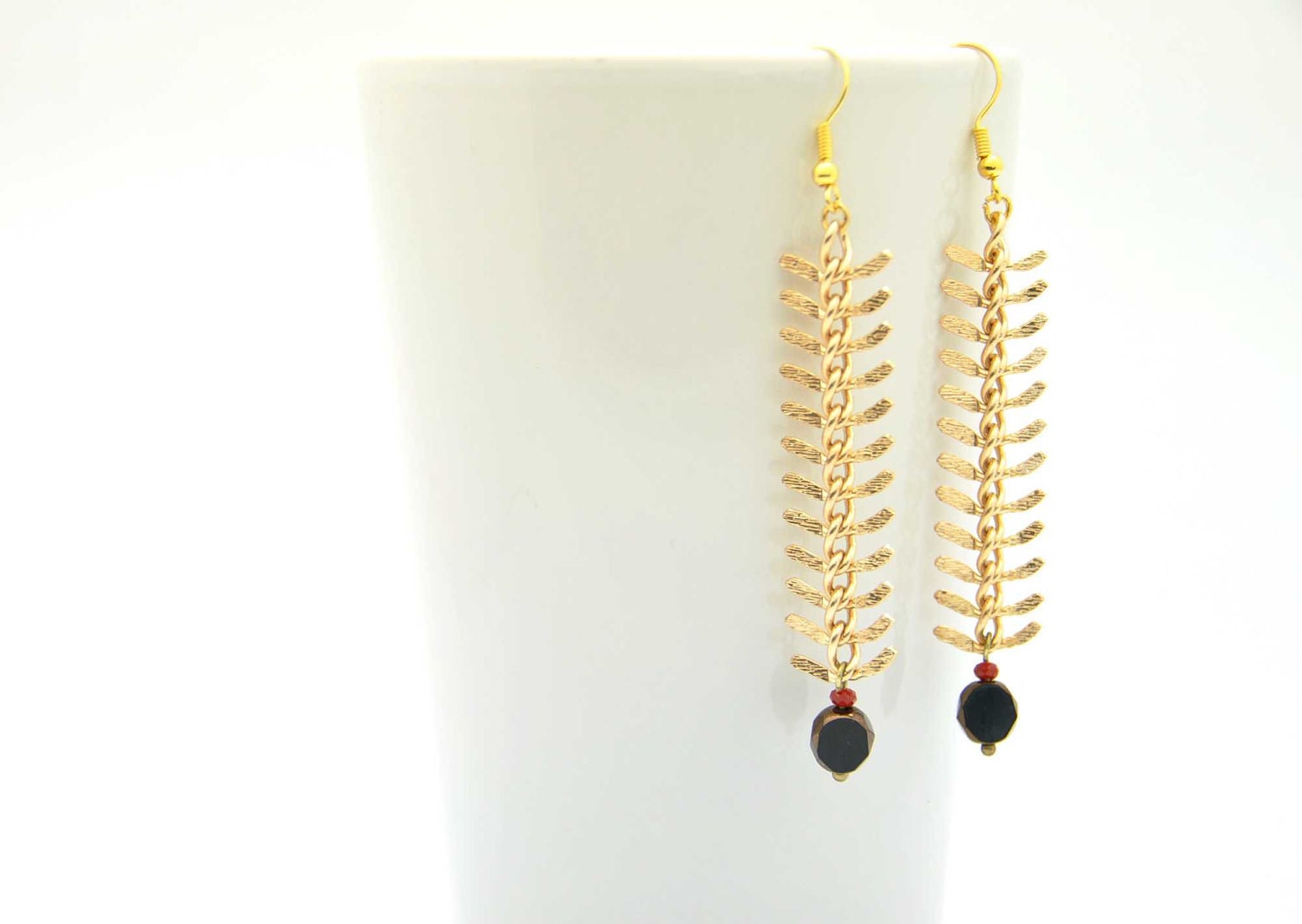 Beautiful earrings, made with gold plated fishbone chain and black-bronze czech glass beads - BBTAR