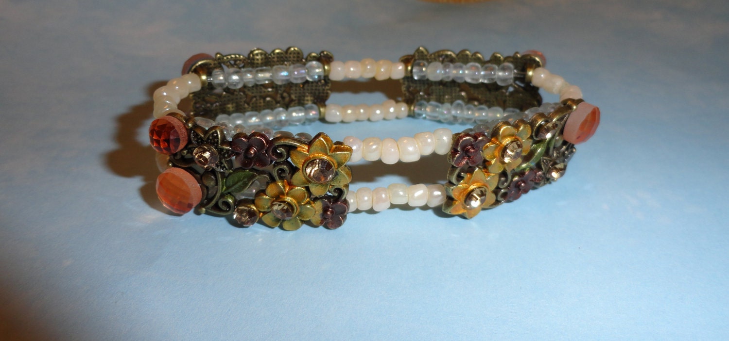 Antique brass,  Amber floral,  Stretch bracelet, Womens accessorie, Amber Jewelry, Floral Jewelry