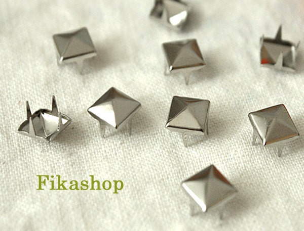 7mm 300pcs Silver pyramid studs ( 4 legs ) / HIGH Quality - Fikashop