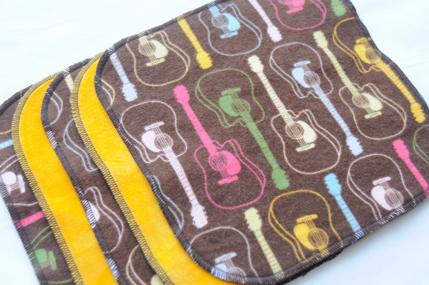 Set of 5 Cloth Wipes<br>Cotton Velour and flannel<br><b>Guitars</b>
