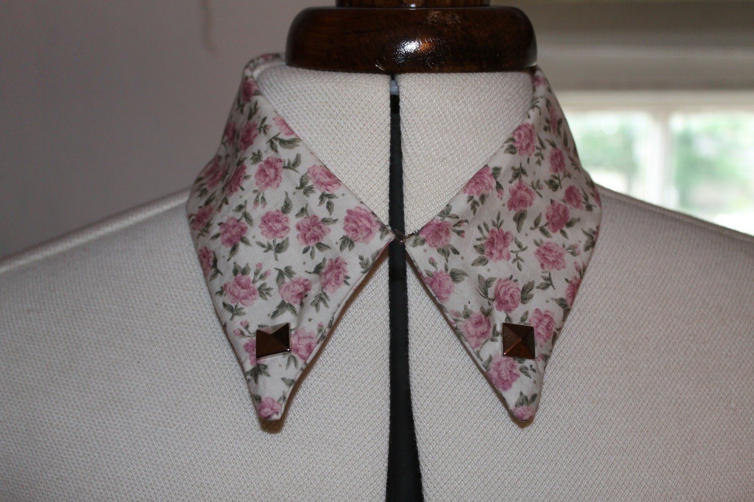 Floral Rose Detachable Collar with Stud Detail