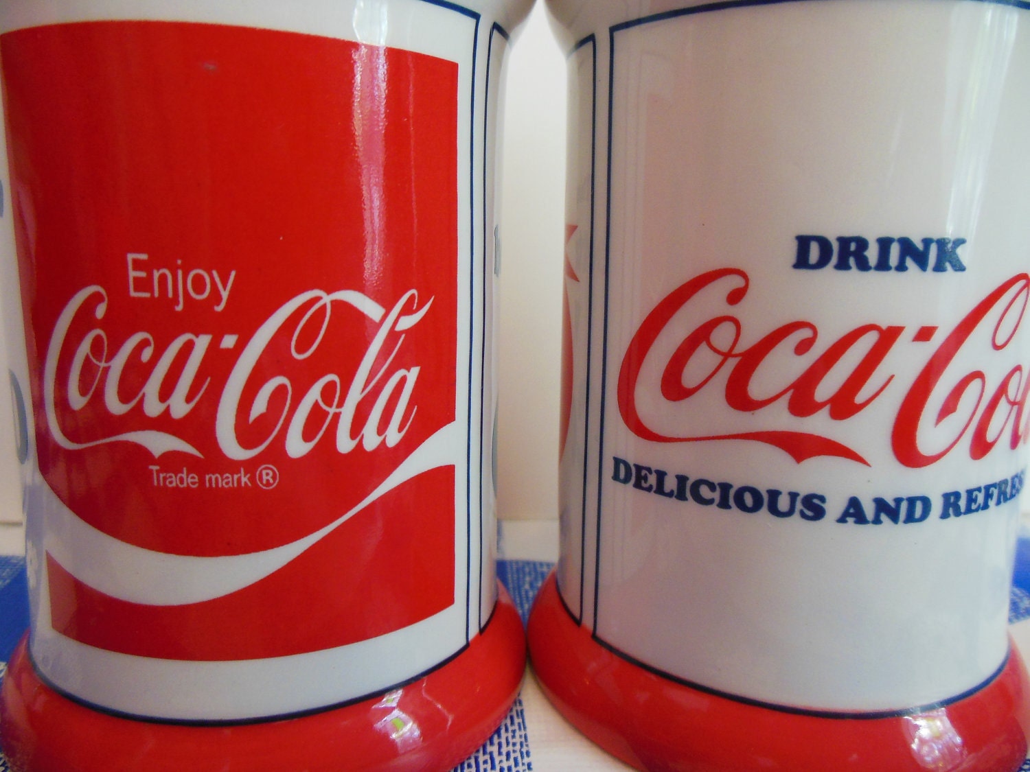 COCA - COLA  ..  Salt and Pepper Shakers  ..  Kitchen  ..  Picnic  ..  Barbecue