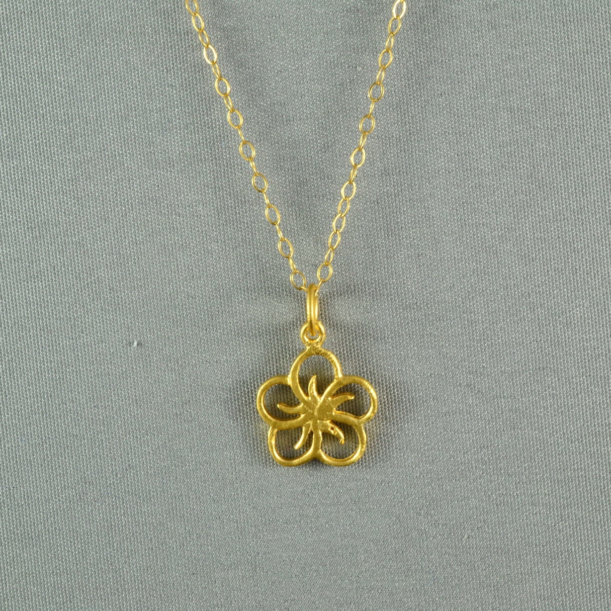Beautiful Flower Necklace, 24K Gold Vermeil, 14K Gold Filled Chain, Modern, Simple, Pretty, Delicate, Everyday Wear Jewelry