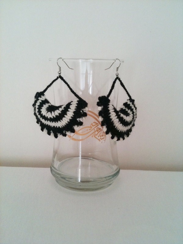 FREE SHiPPiNG Black and white  Ruffled Edge Crochet Earring,Lace Fashion