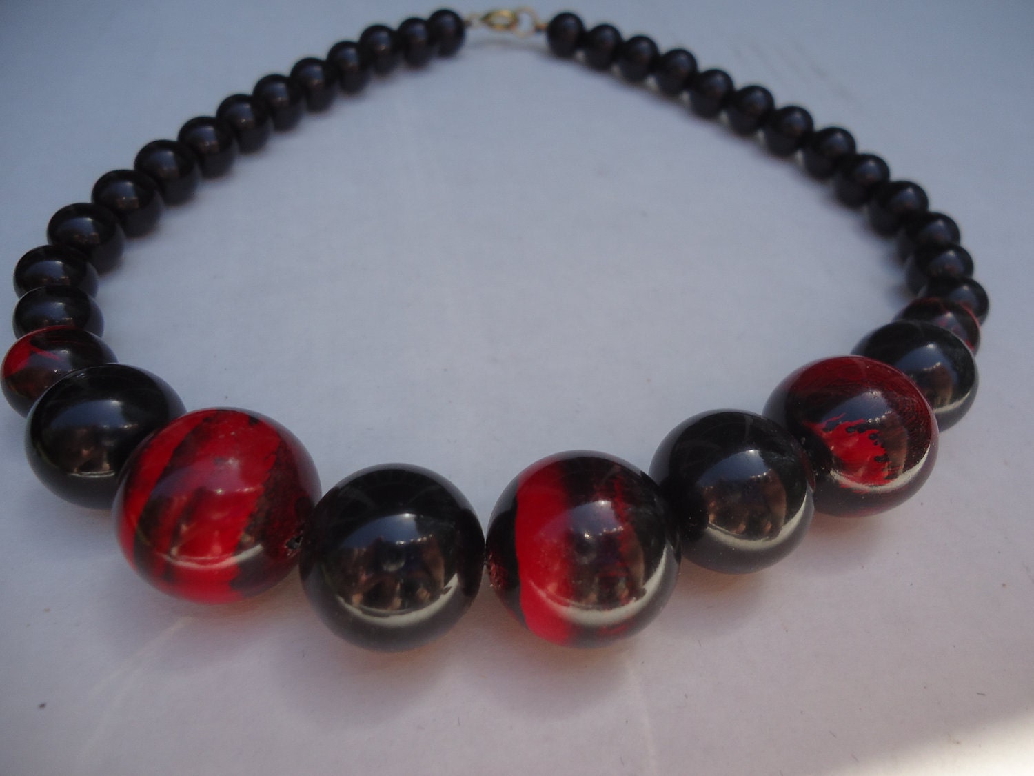 Vintage Black and Red Acrylic Graduated Bead Necklace