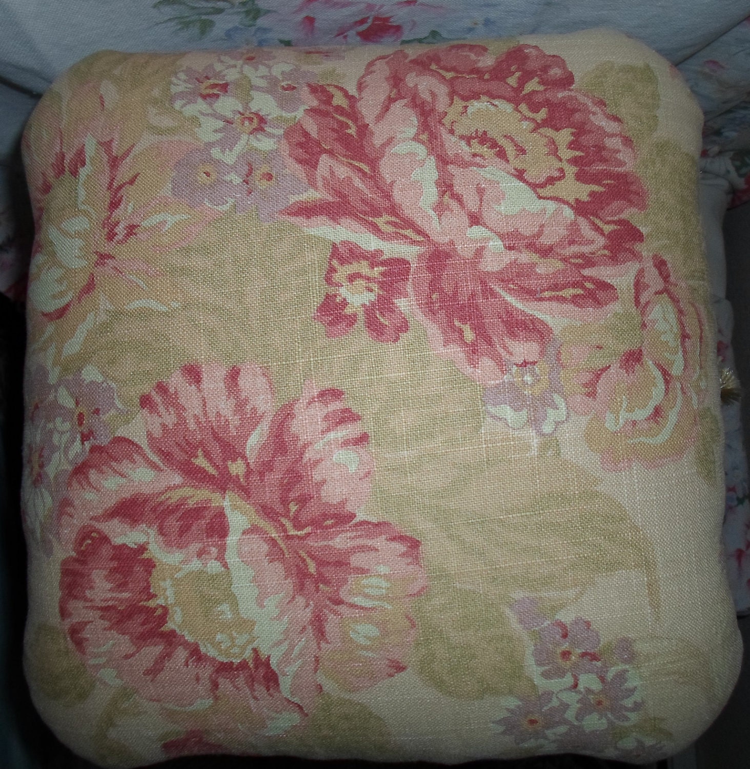 Vintage  Shabby Chic  Cottage Chic  Stool   Piano Stool  Pink  Chippy Paint  Upholstered  Vanity Stool