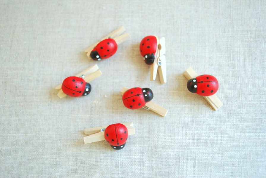 Cute ladybugs-Mini clothespins-Wood-Wedding,birthday,gift,decoration,skrapbook-Set of six (6)