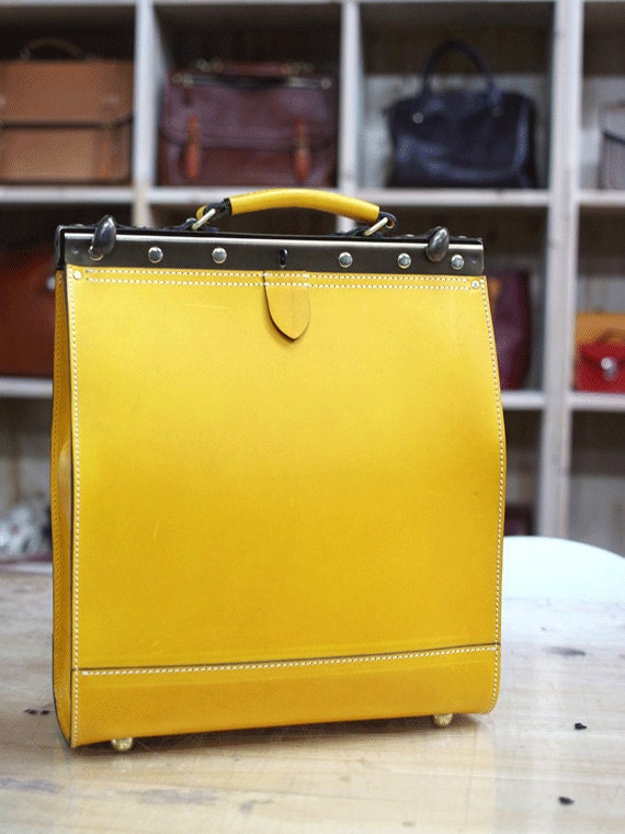 Frame Leather bag in Yellow