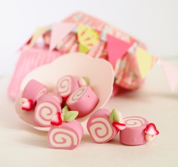 Handmade Cake beads, 5pcs Miniature Strawberry Roll Cake Charm