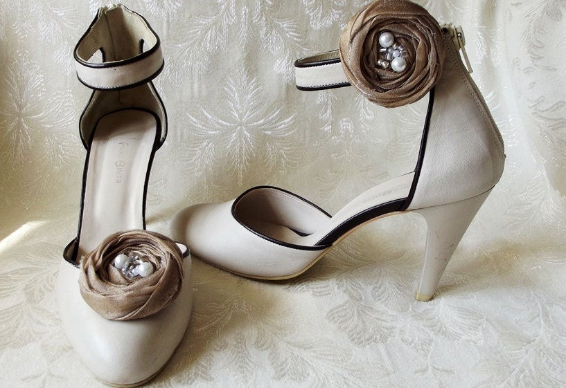 Beige Chiffon Roses Shoe Clips