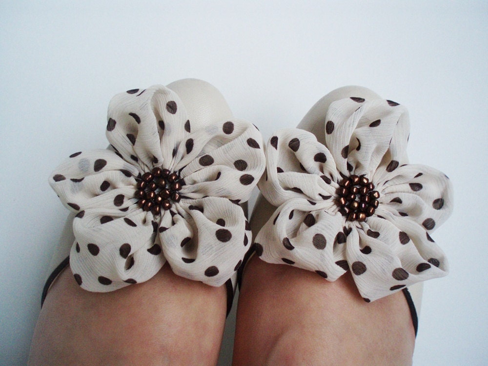 Cream With Brown Dots Flowers Shoe Clips