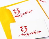 5 Briefkarten "TOGETHER"- handgedruckt DIN A 6 300g Papier weiß - 1 Umschlag C6 Papier gelb - 2 Kärtchen 5,2 x 8,5 cm, 300g Karton grau/weiß
