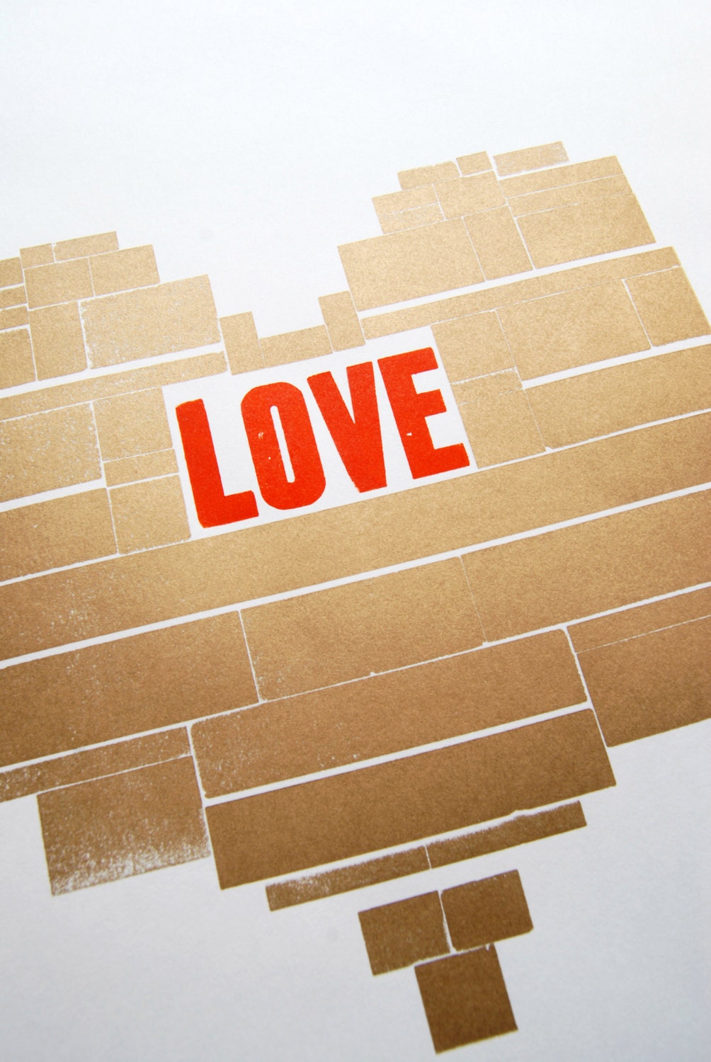 Letterpressposter "LOVE" - Originaldruck in rot/gold mit alten Holzelementen und Plakatschrift auf Linoldruckpapier weiß - Größe 50 x 31 cm