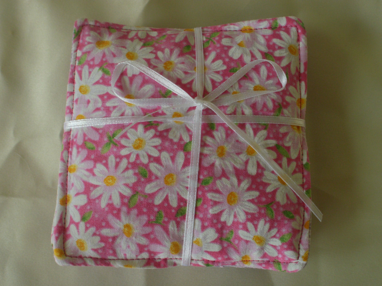 Quilted Daisy Cosater Set