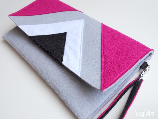 Nifty geometric gray felt clutch
