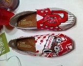 Handpainted, customized Oklahoma Sooner Toms Shoes.