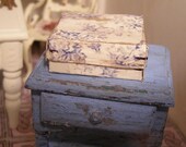Blue Toille de jouy storage box, Dollhouse miniature, scale 1:12