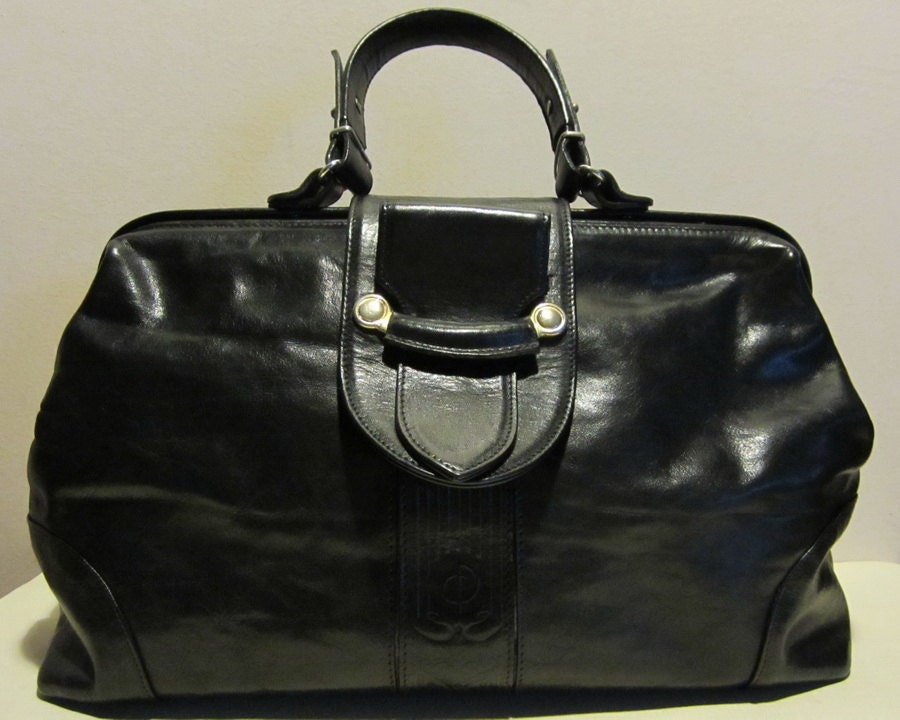 Fabulous vintage doctor's bag in black leather,  Italy