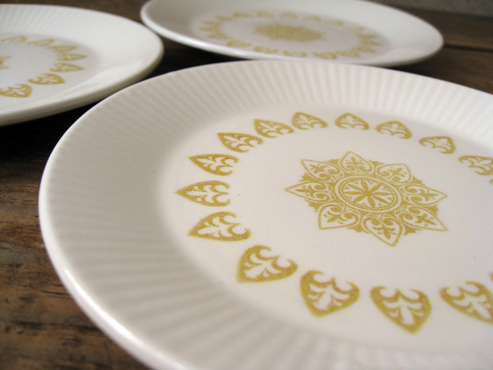 Yellow gold & antique white boho serving plate