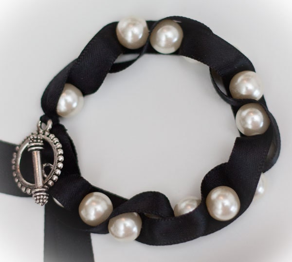 Twisted Ribbon Pearl Bracelet in Black