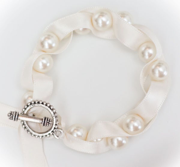 Twisted Ribbon Pearl Bracelet in White