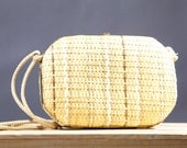 Unique 1970s basket weave purse. Super cute and stylish for the summer.