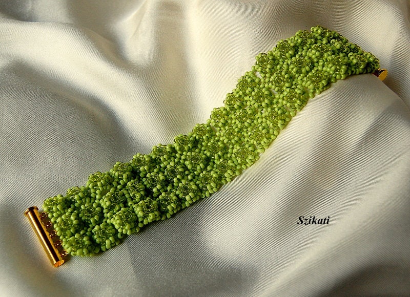 Beaded autumn fashion green bracelet, fall colors, OOAK