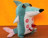 Vinnie the shark MADE TO ORDER including fish food