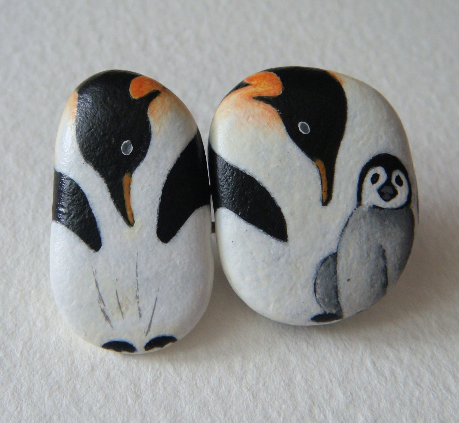 Hand painted rock brooch - Penguins family