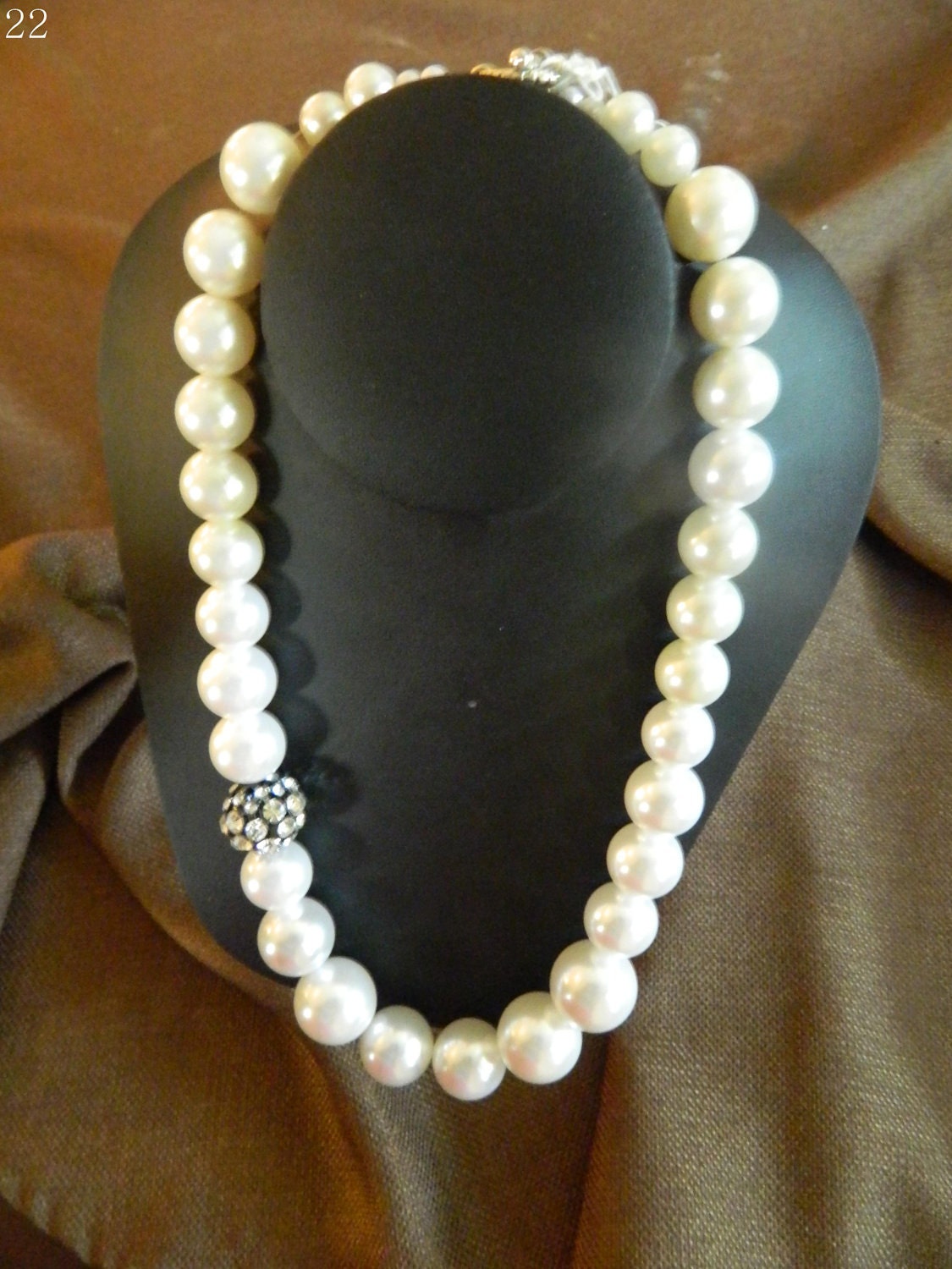 White Pearl Edgy Necklace