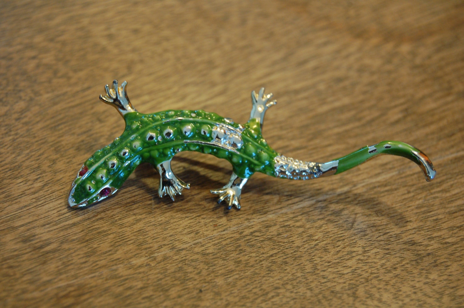 Vintage Brooch - Green & Silver Lizard with Red Rhinestone Eyes