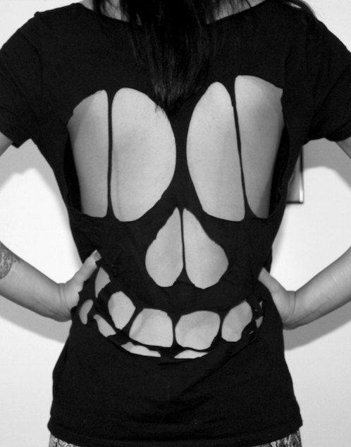Skull cut-out shirt (v-neck)
