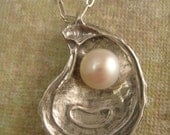 Oyster pearl necklace in Sterling