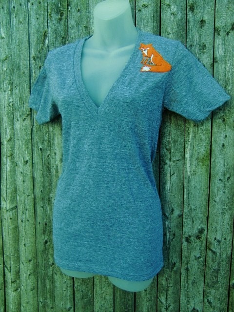 Unisex Fox Deep V Neck T-shirt in Men XS or Women Small