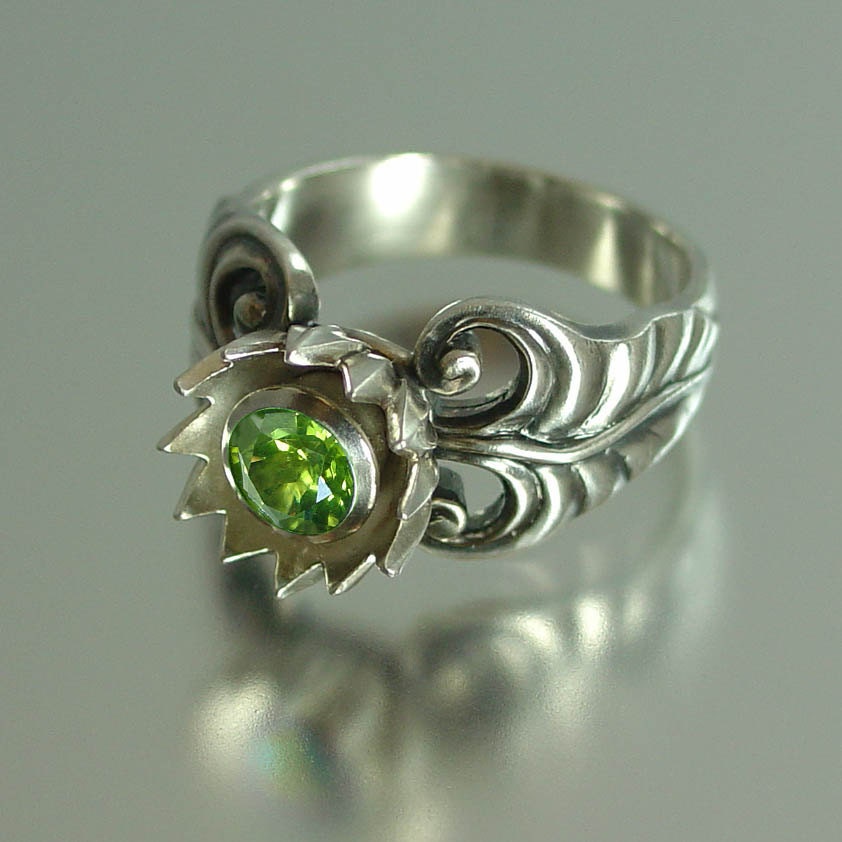 GREEN LOTUS silver ring with Peridot