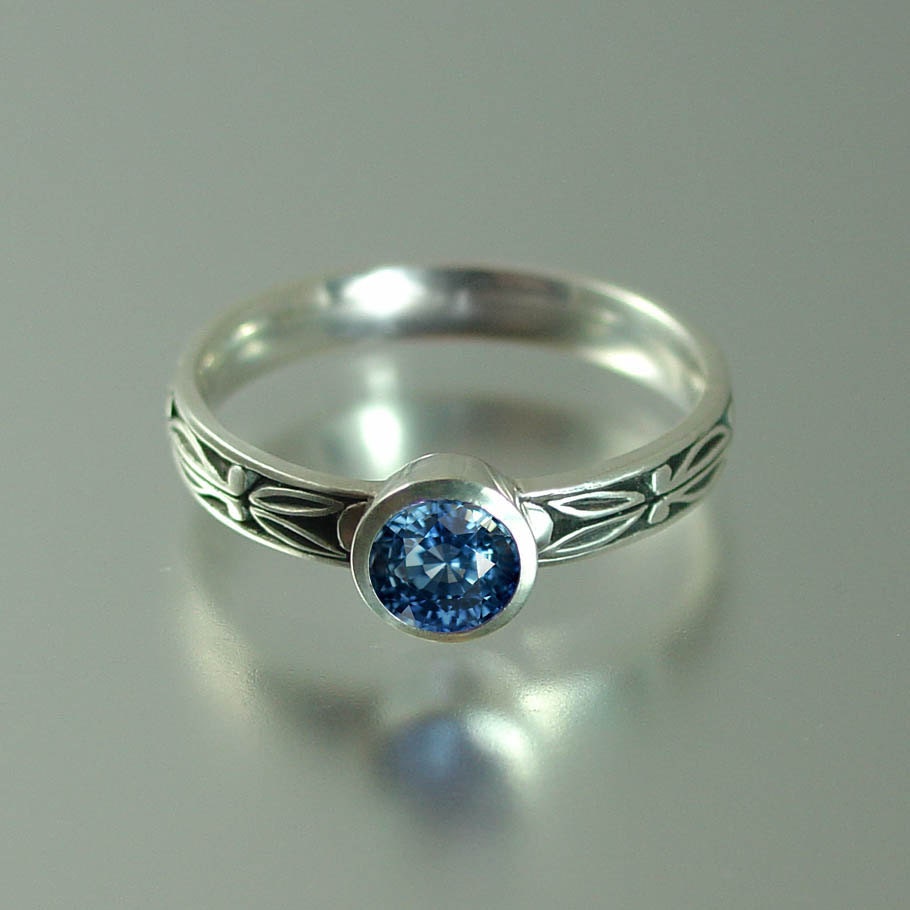 AUGUSTA 14K gold ring with 0.75ct Blue Sapphire