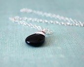 Black Drop. Black onyx and sterling silver necklace. Wire wrapped solitaire. Onix.